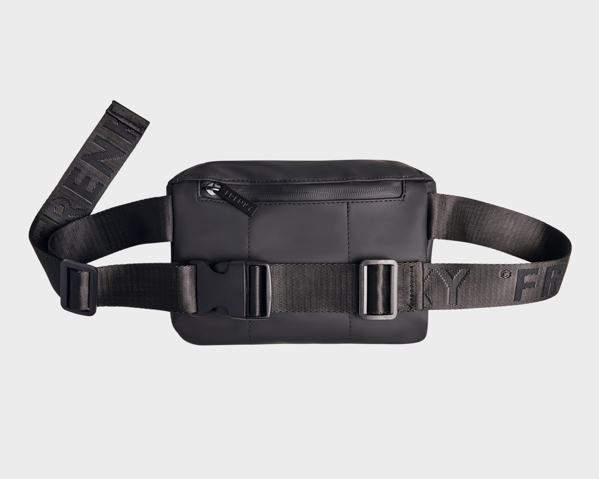 Zwarte_bum_bag_met_logo_band_lichtgewicht_en_verstelbaar.png